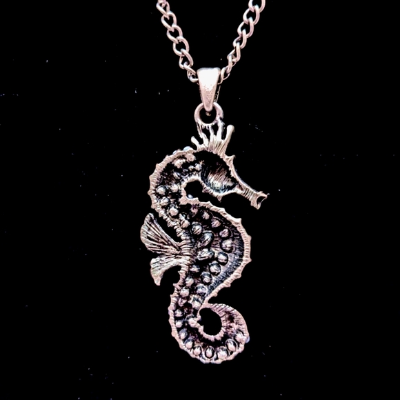 Seahorse Pendant Neckless with Purple Dots - Picture 3 of 4